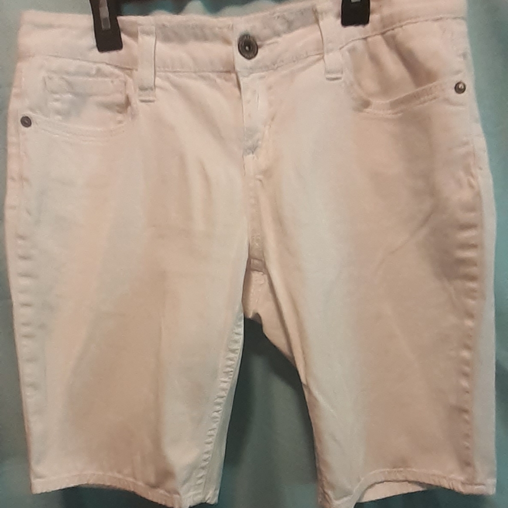 Hydraulic white shorts